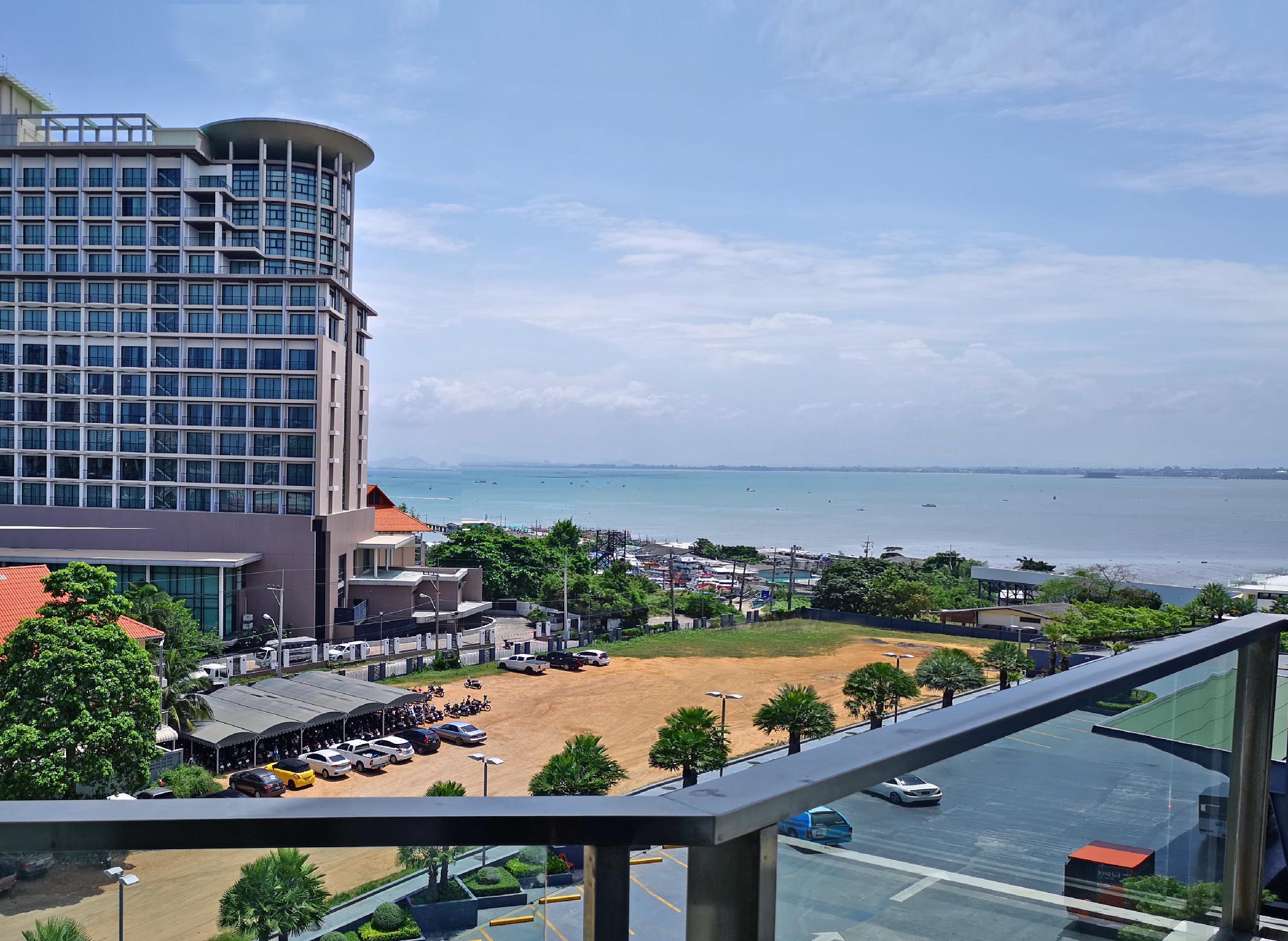 Hotel TSix5 Quarter Pattaya Exterior foto