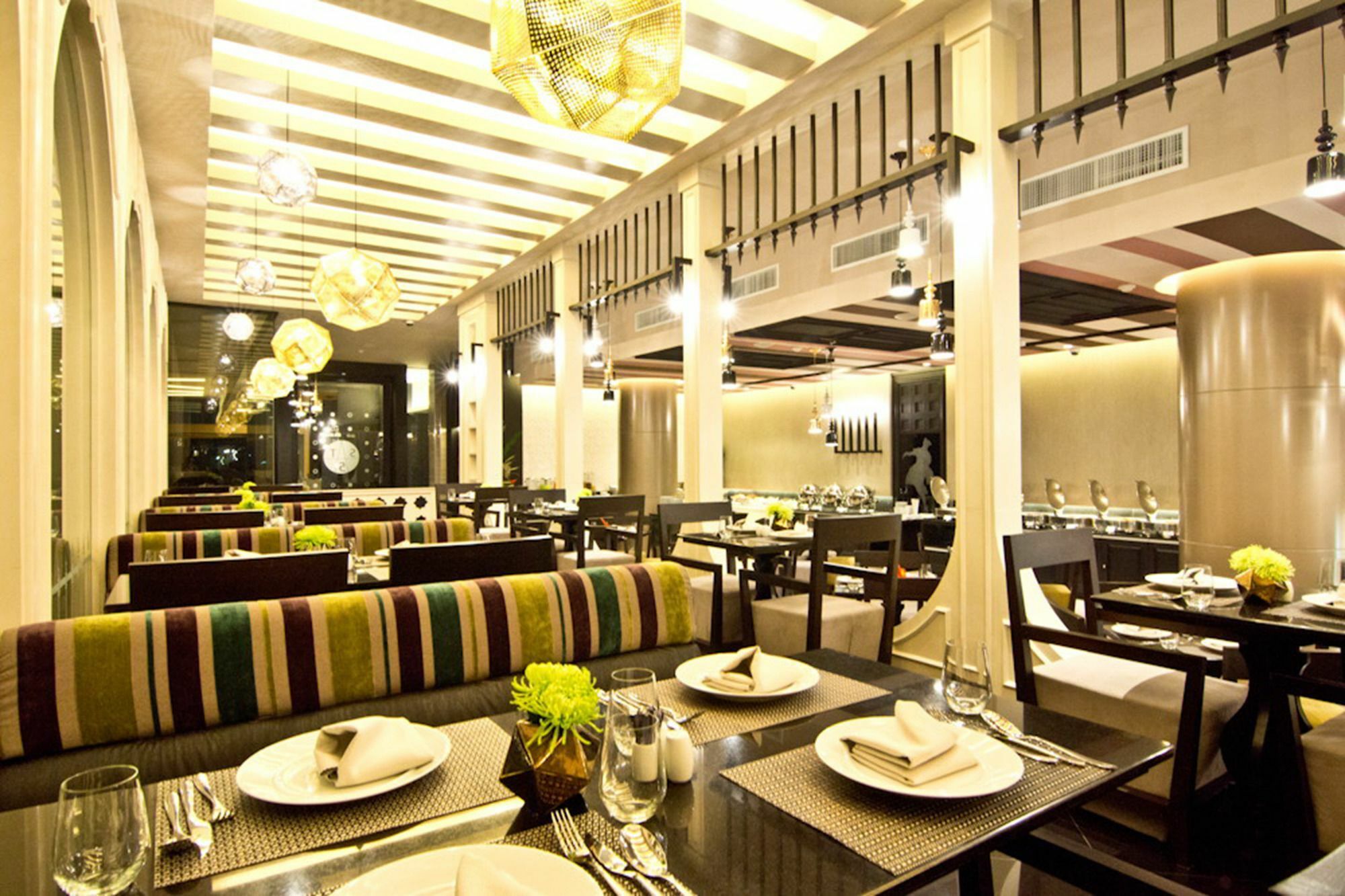 Hotel TSix5 Quarter Pattaya Exterior foto